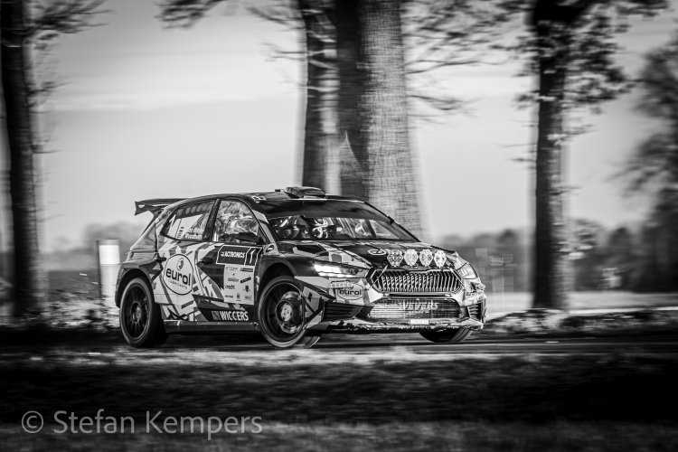 Rallycoureur in actie