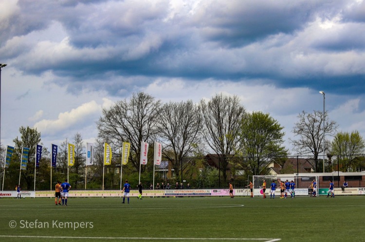 Voetbalmoment met intense expressie