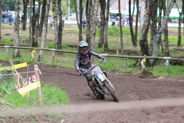 Motorcrosser in vol tempo